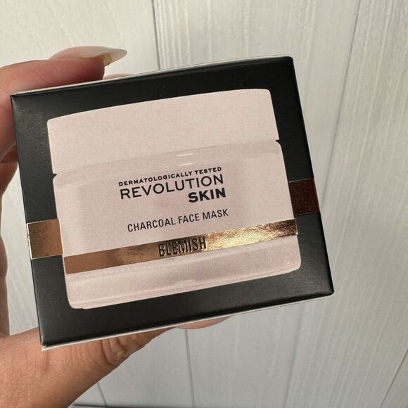 Revolution Skin Charcoal Face Mask For Blemishes - Picture 5 of 6